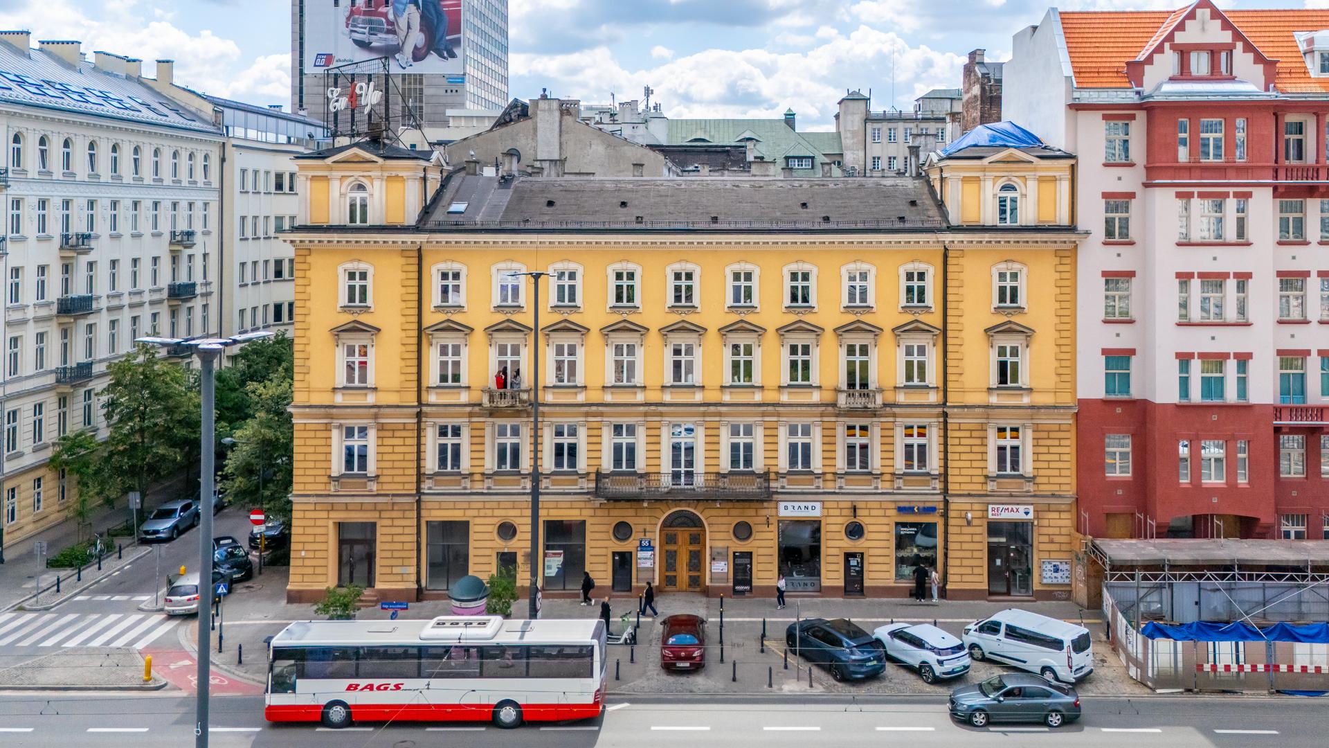 Południowa pierzeja Alej Jerozolimskich w centrum Warszawy