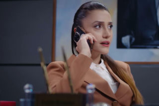 Dziedzictwo, odcinek 894: Zbiegła ze szpitala Derya atakuje Leylę, by zająć jej miejsce przy Fericie