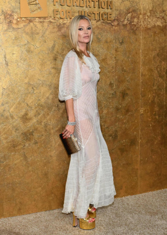 Zamieniła imprezy na jasełka! Kate Moss wzorową parafianką