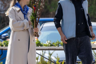 Rafał Maserak tańczący z palmami