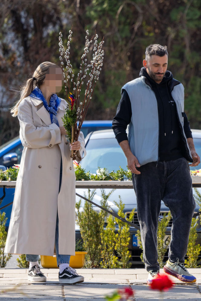 Rafał Maserak tańczący z palmami