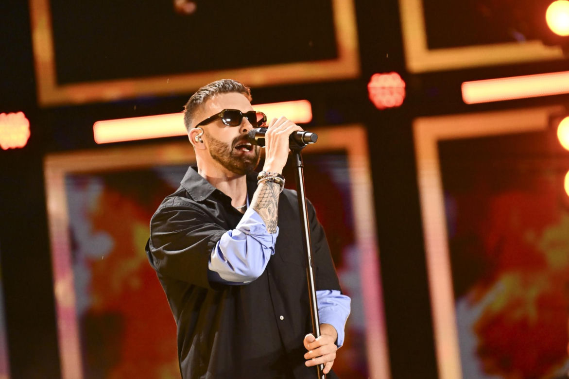 Grzegorz Hyży kiedyś i dziś. Od skromnego chłopaka z "X Factora" do ikony męskiego stylu