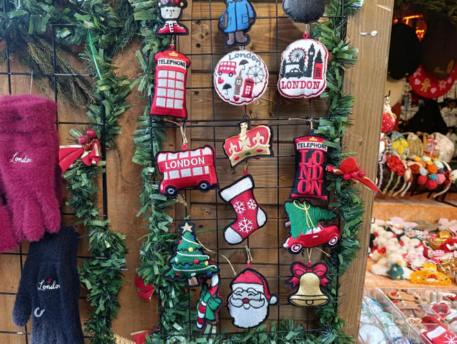 Jest rozmach! - tak polscy turyści oceniają świąteczny jarmark w Londynie. Kramy stoją też przy słynnym London Eye – z widokiem na Big Bena. Zobaczcie nasze zdjęcia!
