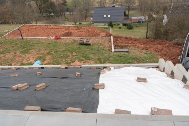 Rozpoczęte prace budowlane na działce położonej na skarpie