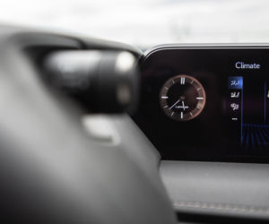 Range Rover Evoque D240 HSE vs Lexus UX 250h 