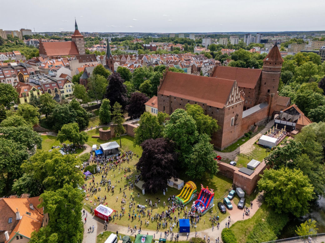   Tłumy na Starym Mieście w Olsztynie. Tak mieszkańcy świętowali Dzień Dziecka