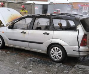 Pożar auta w Lesznie