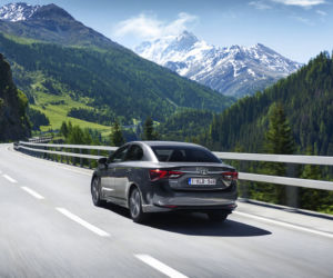 Toyota Avensis lifting 2015