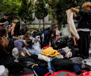 To najtragiczniejszy pożar w Hongkongu od dziesięcioleci. Bilans ofiar wzrósł do 94. Strażacy muszą przeszukać 2 tysiące mieszkań