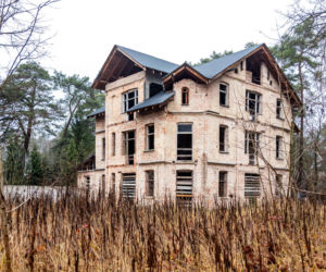 Opuszczona willa w Konstancinie