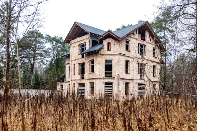 Opuszczona willa w Konstancinie