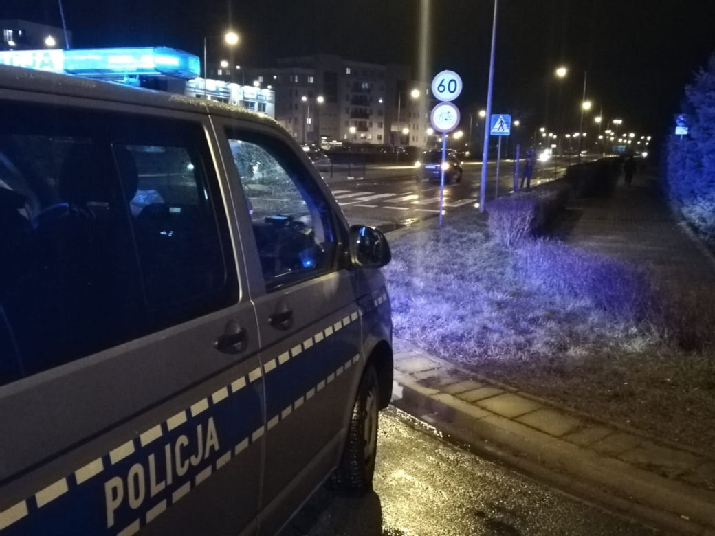  Ostrołęka: Wyhamował dopiero 10 metrów za pasami! Było już za późno! [ZDJĘCIA]