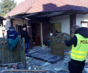Wybuch przy ul. Łowickiej. Sprawą zajęła się prokuratura i policja