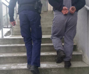 Agresja drogowa po krakowsku: Zaatakowali kierowcę toporkiem w kształcie lajkonika [ZDJĘCIA]