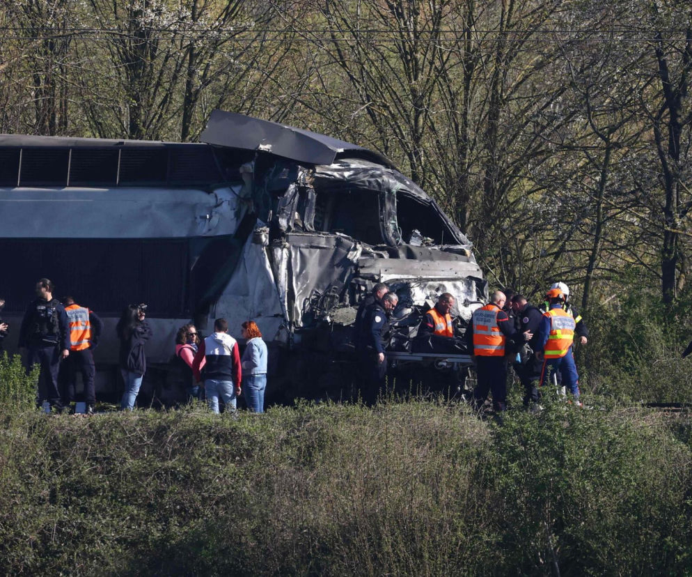 Francja/ Zderzenie pociągu TGV z ciężarówką - zginął maszynista, 27 osób rannych.