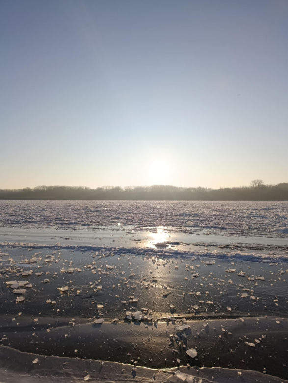 Wisła i Brda skute lodem! Zimowe piękno kusi, ale jest wyjątkowo niebezpieczne