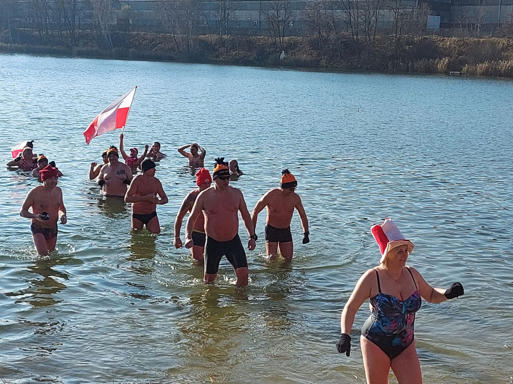 Święto Niepodległości w starachowickim Klubie Morsów "Wektor"