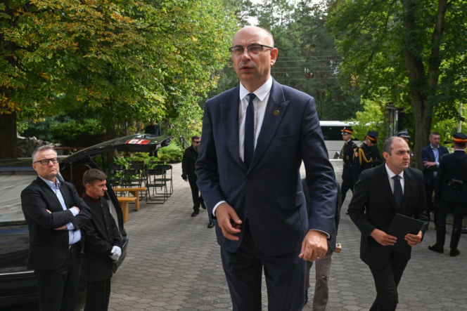Pogrzeb Andrzeja Wielowieyskiego. Żegnało go wielu księży