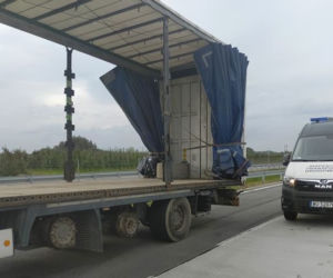 Jechał bez kół i hamulców