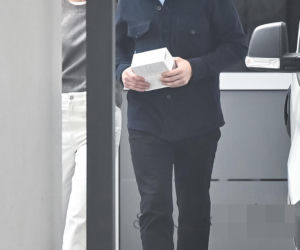 Marcin Mroczek z dziewczyną w cukierni