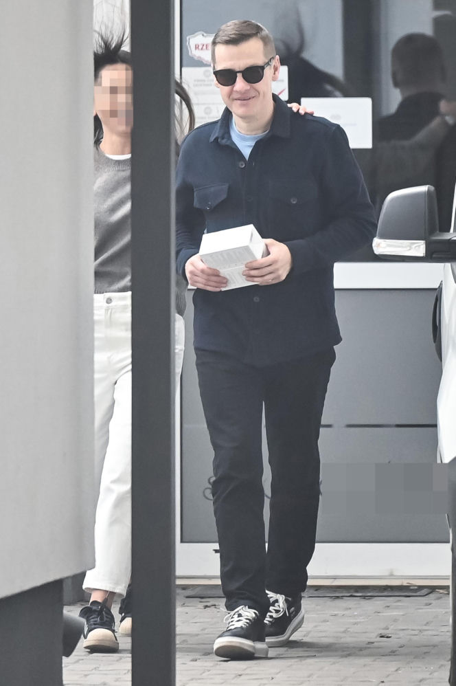 Marcin Mroczek z dziewczyną w cukierni