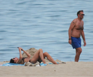Marta Kaczyńska z mężem na plaży