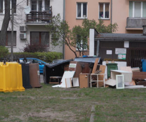 „Cały Grochów w szczurach!”. Mieszkańcy prawobrzeżnej Warszawy ponownie toną we własnych śmieciach