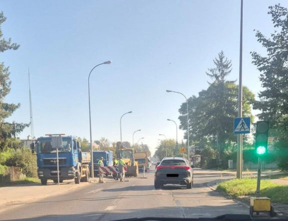 Wahadło na ul. Garwolińskiej w Siedlcach. Trwają prace prowadzone przez PWiK