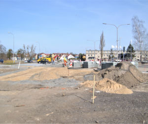 Remont przed dworcem PKP w Iławie - marzec 2020