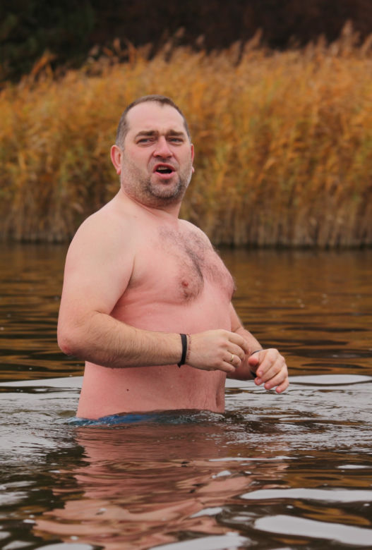 Oni kochają zimno! Lubelskie morsy wskoczyły do Zalewu Zemborzyckiego