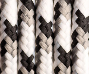 Kolorowe kable: must have w aranżacji światłem!