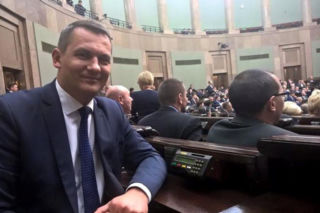 Flaga ISIS na Facebooku posła. Odwet za PODWYŻKI, czy żart hakerów? Sprawdzi ABW