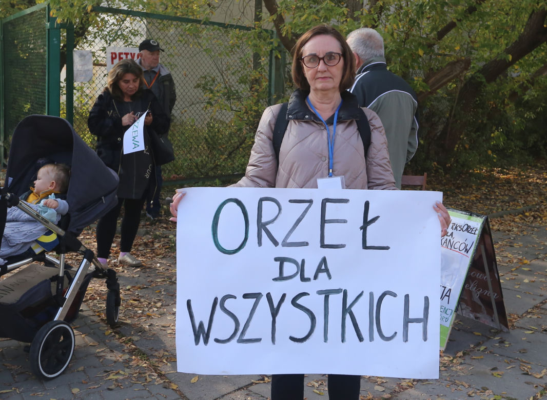 Chcemy tu park, a nie kolejny zabytek. Mieszkańcy protestowali przed torem kolarskim RKS Orzeł 