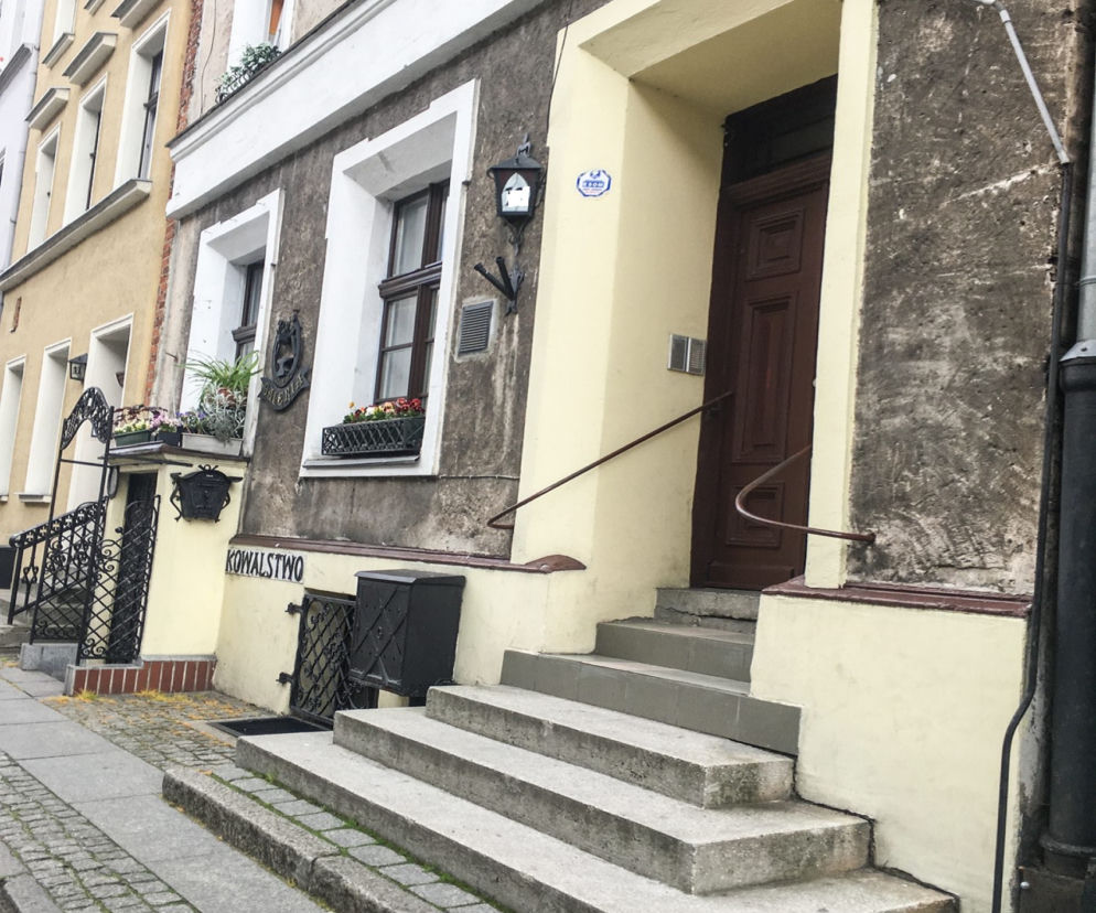 Mieszkanie kobiety z Torunia, która siedzi w areszcie za złamanie kwarantanny