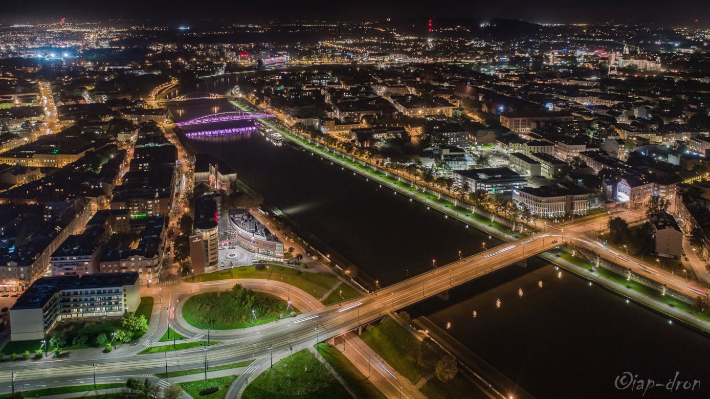 Kraków niczym Las Vegas. Takich zdjęć nocnego miasta jeszcze nie widziałeś!