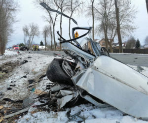 Makabryczny wypadek. Opel zmasakrowany. Zginął młody kierowca [ZDJĘCIA]