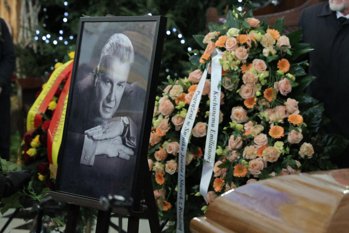 Wzruszające napisy na szarfach na pogrzebie Emiliana Kamińskiegos