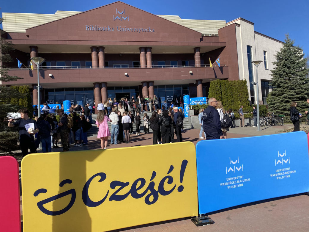 Dzień Otwarty UWM. Ogromne zainteresowanie olsztyńską uczelnią. Tłumy w bibliotece