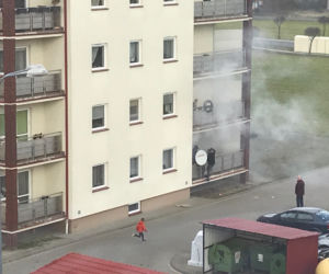 Balkon w Witkowie stanął W PŁOMIENIACH. Nowe technologie uratowały życie