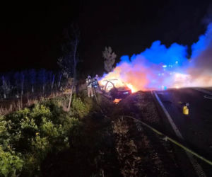 Pijany kierowca i pożar BMW na DK-63 w Suchożebrach