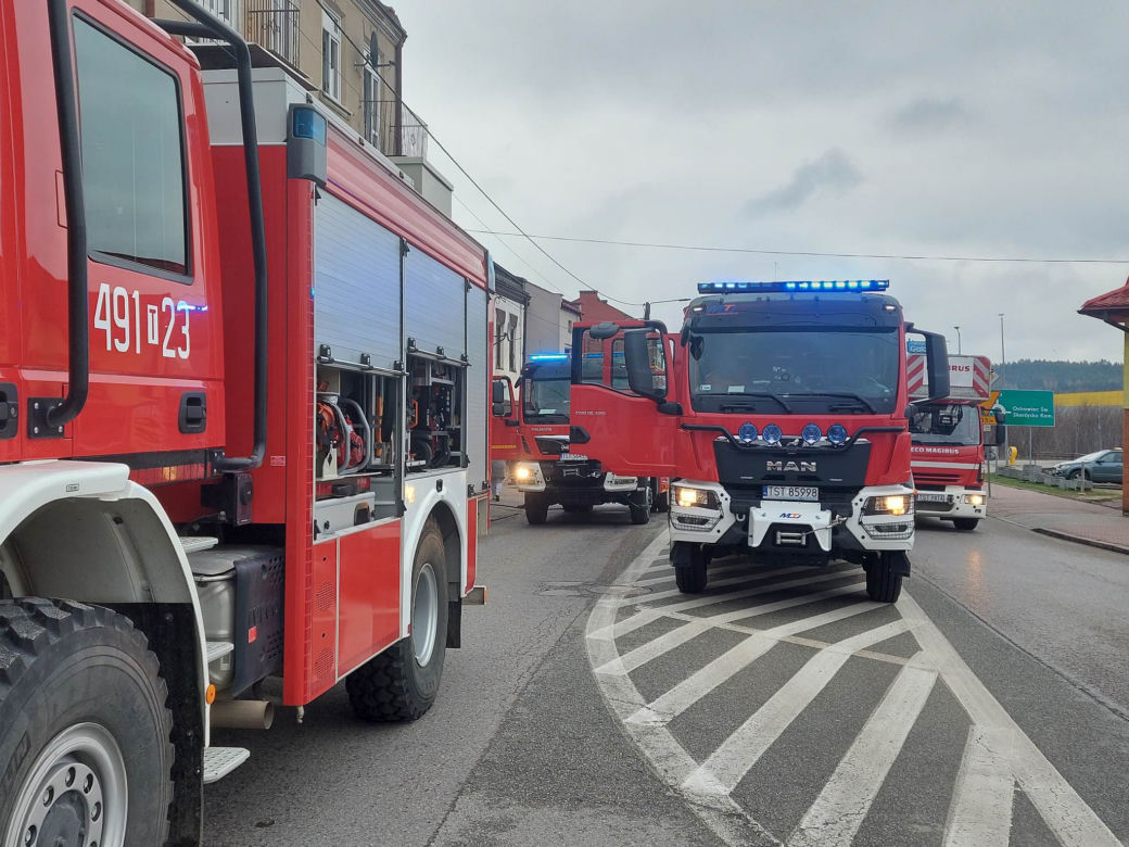 Pożar w kamienicy przy Iłżeckie w Starchowicach! W niedzielny poranek służby w akcji