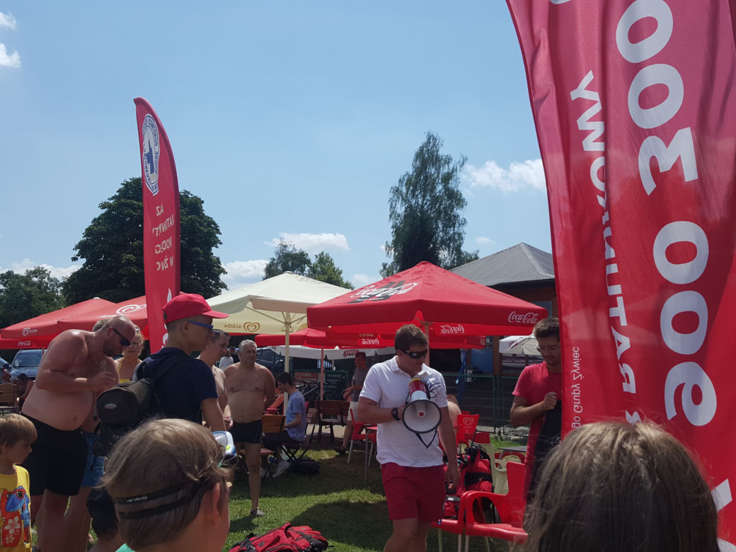 Pokazy ratowników WOPR na plaży miejskiej w Żywcu