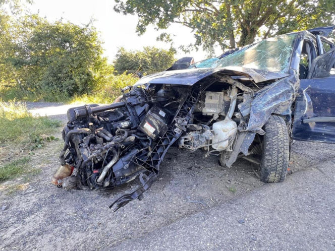 16-latek rozbił samochód. Czworo nastolatków trafiło do szpitala