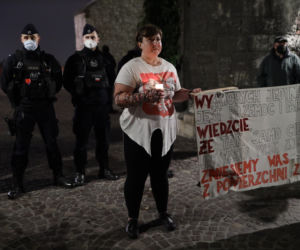 Protesty i aresztowania przed Wawelem podczas wizyty Jarosława Kaczyńskiego
