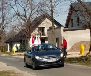 Z auta poświęcę koszyczki