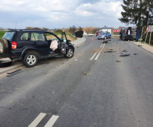 Czołówka pod Płockiem! Renault zupełnie zmiażdżone. Lądował śmigłowiec [ZDJĘCIA]