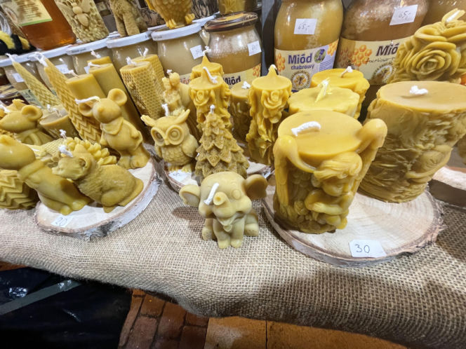 Pokémony, różowe gofry i zaskakujące różnice w cenach. Porównaliśmy łódzkie jarmarki