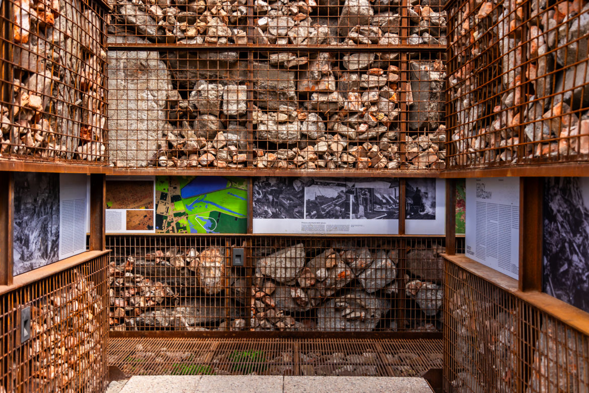 Park pod Kopcem Powstania Warszawskiego – lapidarium 