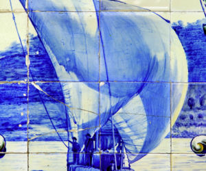 Płytki azulejo w kobaltowym odcieniu
