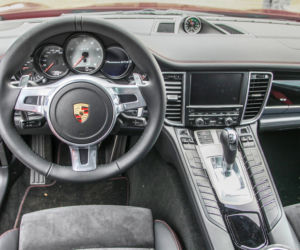 Adrian Zieliński w Porsche Panamera GTS